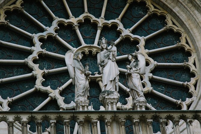 Private Half Day Historic Tour - Hôtel de Ville and the Seine crossing: noticing architecture changes