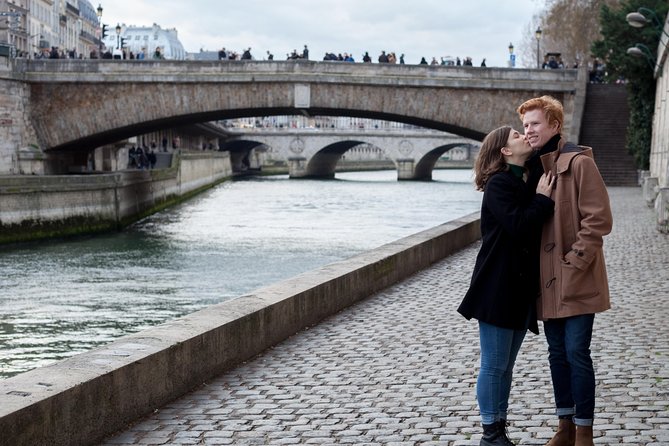 Private Historical Photo Tour in Paris - The easy meeting spot, the smart walking flow, and the finish at Notre-Dame