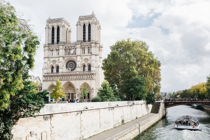 Private Historical Tour of Notre Dame - A smart way to see Notre Dame in 90 minutes