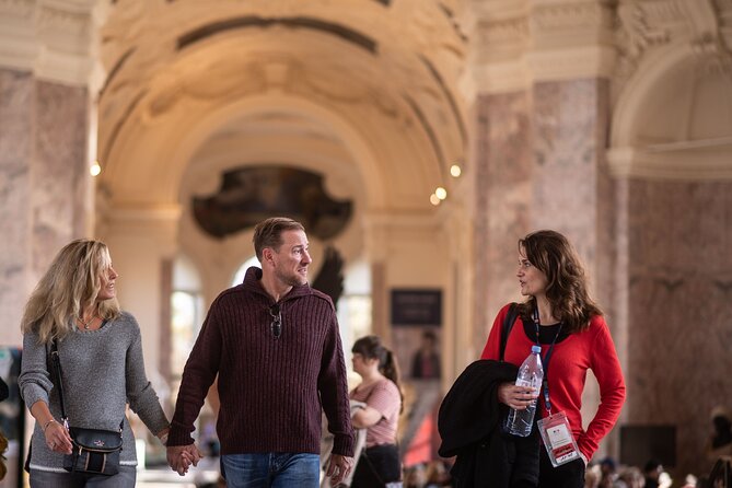 Private night tour at the Louvre - Inside the Louvre: how the highlights tour really works