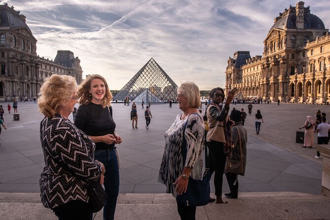 Private night tour at the Louvre - Pyramide du Louvre: why a 10-minute stop is still useful