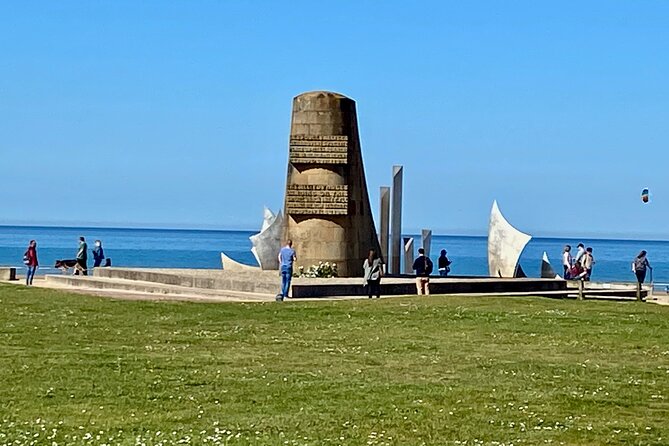 Private Normandy D-Day Live guided Top 6 Sites trip from Paris - 360 Circular Cinema and the Arromanches viewpoint: timing matters