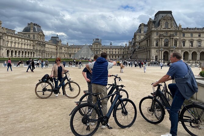Private Paris E-bike city highlights tour - Place de la Concorde and the nearby gardens: Paris changes mood fast