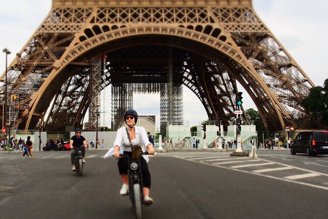 Private Paris electric bike ride with video - Eiffel Tower pass-by without the city-wide chaos