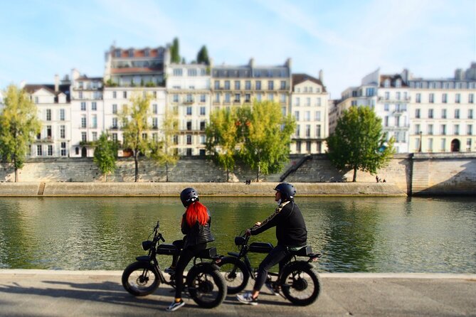 Private Paris electric bike ride with video - Invalides and the street-level look at Paris grandeur