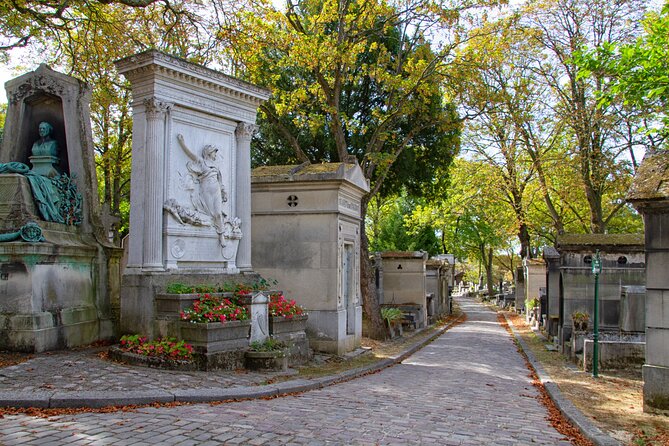 Private Père Lachaise Cemetery Walking Tour - Practical Tips for Wearing Good Shoes and Staying Comfortable