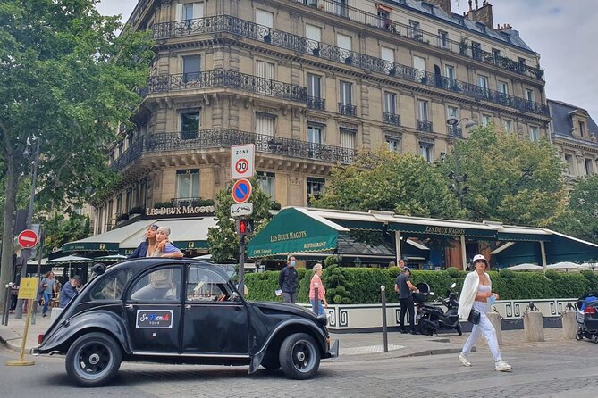 Private ride in a Citroën 2CV in Paris - 2h - Montmartre by Citroën: from Place du Tertre to Moulin Rouge