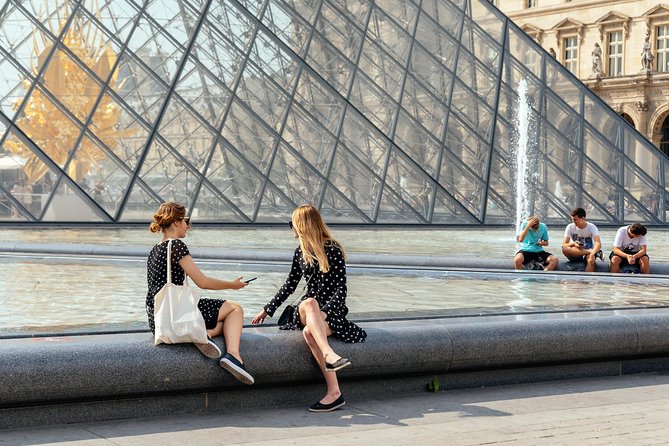 PRIVATE TOUR: Highlights & Hidden Gems of Paris With Locals - Boulangeries, baguette tasting, and how you avoid the hungry-traveler trap