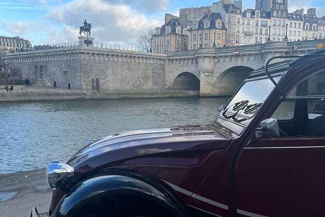 Private tour Paris Little-known places 2 hours in Citroën 2CV - A stop list that hints at where the route goes
