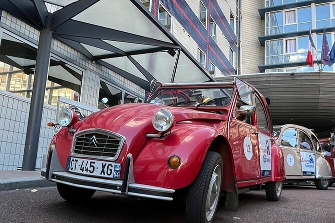 Private tour Paris Sightseeing 2 hours in Citroën 2CV - Invalides, the Eiffel Tower, and the Trocadéro viewpoints