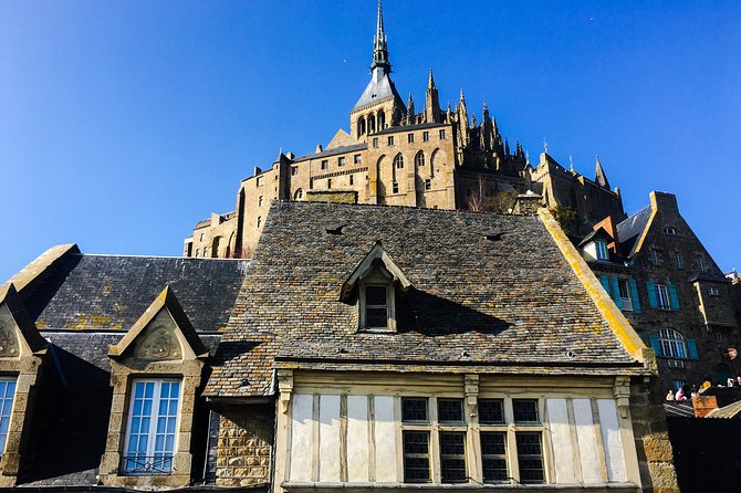 Private Tour to Mont-Saint-Michel From Paris - What to wear and pack for August heat or cooler coastal weather