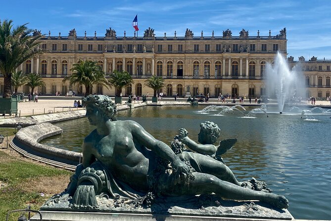 Private Versailles, Gardens, Trianon Live Guided Trip by Mercedes - Entering the Palace: live context first, then audio-guide freedom