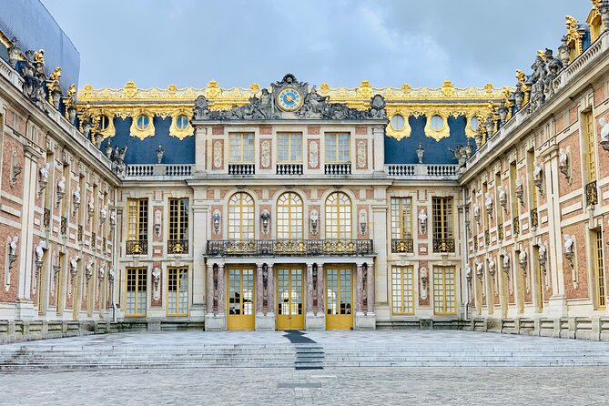 PRIVATE Versailles Palace & Gardens Tour with transfer included - Claudio’s guide style: storytelling, pacing, and keeping everyone included