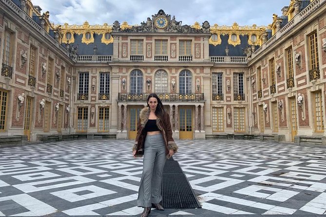 Private Versailles Tour with Guide + Round Trip Transport from Paris - Gardens time: using your stroll wisely