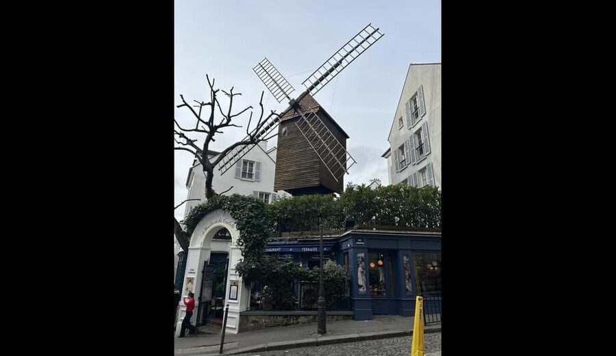 Private Walking Tour of Montmartre and Sacré-Cœur - The Wall of Love, a photo stop with a reason