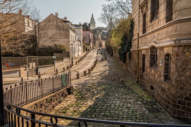 Romantic Montmartre: Paris Lost Lovers Exploration Game and Tour - The route, from 57 Bd de Clichy to Sacré-Cœur