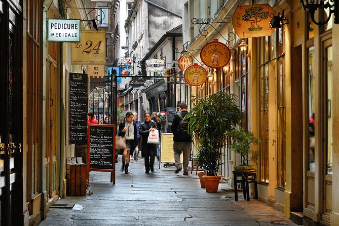 Saint-Germain The Original Chocolate Tasting Tour with Pastries and Macaron - Weather, comfort, and how to dress for the walk