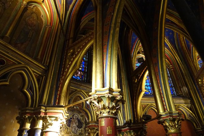 Sainte Chapelle 1h Guided Tour with entrance ticket - Eng / Esp - Small group size: why it feels calmer in such a tight building