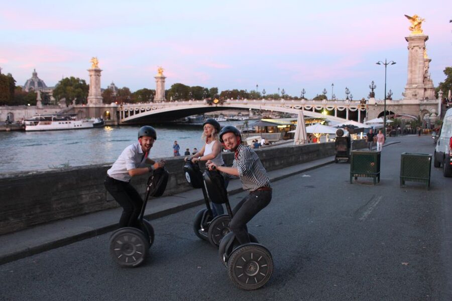 Segway private tour Lights of Paris - Guides make or break it, and this tour has strong ones