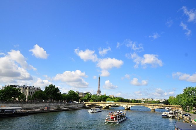 Seine River Cruise & French Crepe Tasting by the Eiffel Tower - Audio narration in 14 languages, and how you’ll actually use it