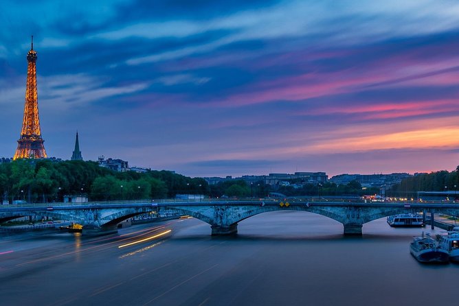 Seine River Cruise & French Crepe Tasting by the Eiffel Tower - Crowds, boarding flow, and the headaches to watch for