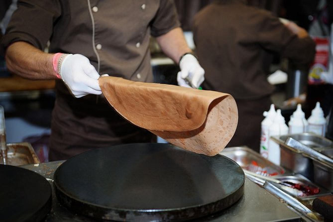 Seine River Cruise & French Crepe Tasting by the Eiffel Tower - The 1-hour Seine cruise: big views, minimal effort