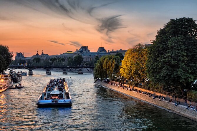 Seine River Cruise with Commentary 1 Hour - Quick hits for your Seine cruise