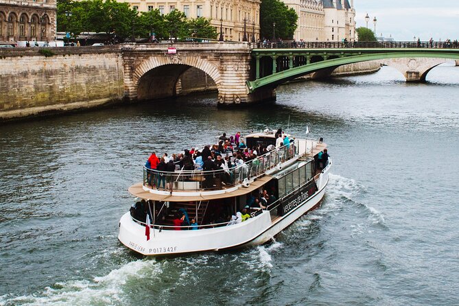 Seine River Cruise with Commentary 1 Hour - Value for money: where the $20-ish price makes sense