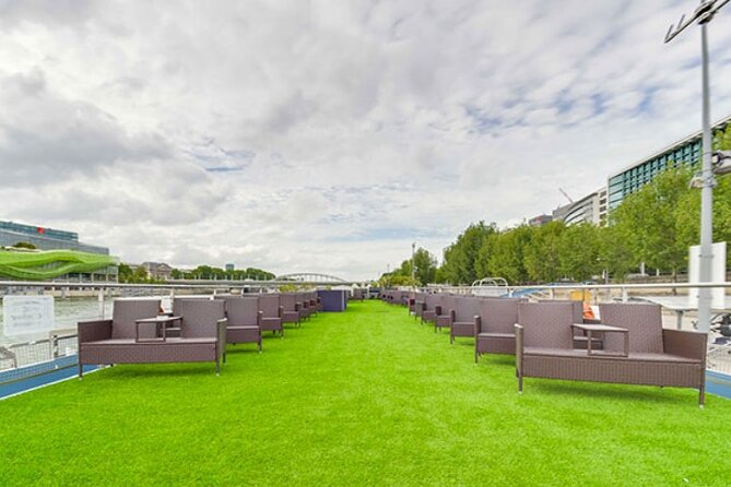 Seine River Dinner Cruise with Live Singer by VIP Yacht de Paris - Port de la Rapée: Your Easy Start Point