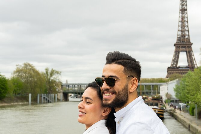 Seine River Dinner Cruise with Live Singer by VIP Yacht de Paris - What Happens On Board Before Dinner