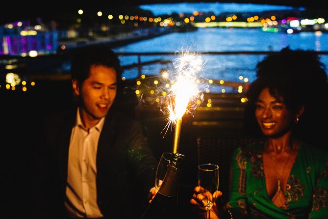 Seine River Dinner Cruise with Live Singer by VIP Yacht de Paris - Who This Seine Dinner Cruise Fits Best