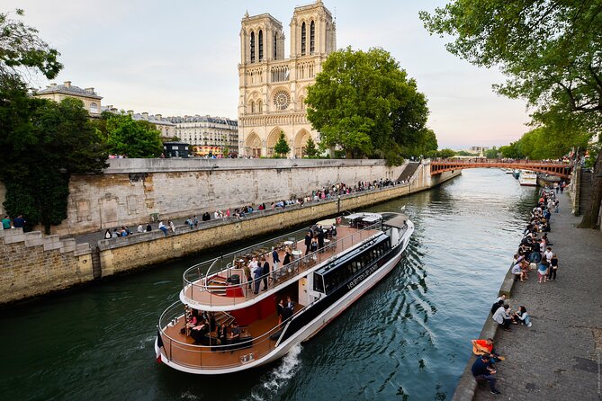 Seine River Direct Access Guided Cruise - A 1-hour electric Seine cruise that keeps your feet rested