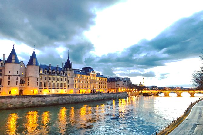 Semi-Private French Revolution and Conciergerie tour - The walk’s arc: from big landmarks to the Conciergerie finish