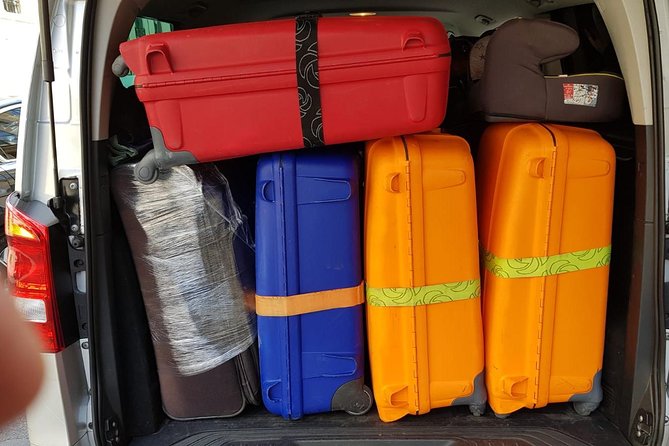 Shuttle Departure from Paris Hotel/Apartment to the Airport - The vehicle and luggage reality check