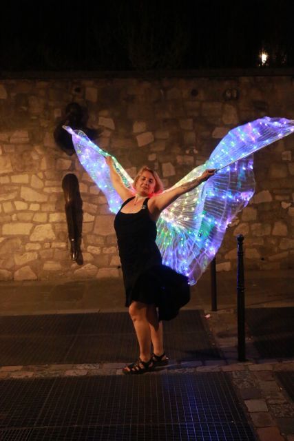 Singing Montmartre by night with a Diva - Why Montmartre at night changes everything