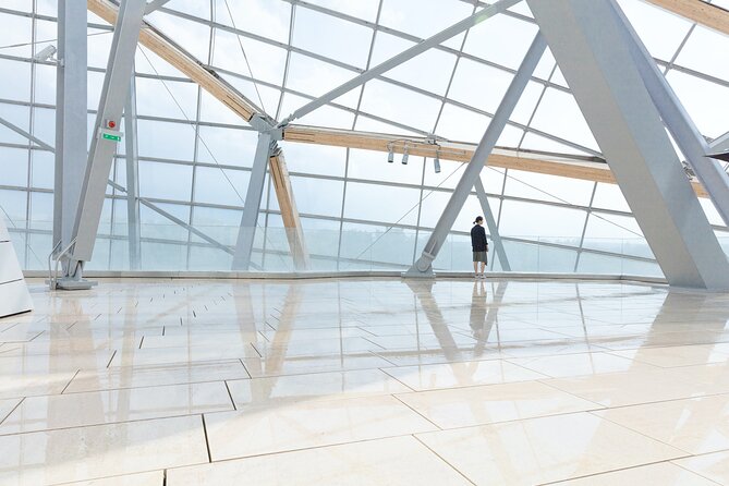 Skip-the-line Ticket Premium Access to Fondation Louis Vuitton - Shuttle From Place Charles de Gaulle: Convenience With a Clock