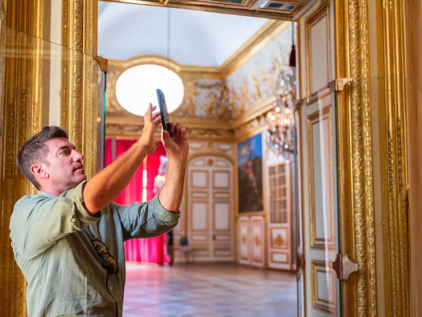 Skip-the-Line Versailles Palace & Garden Tour with Transport - Small group size and guides that keep everyone together