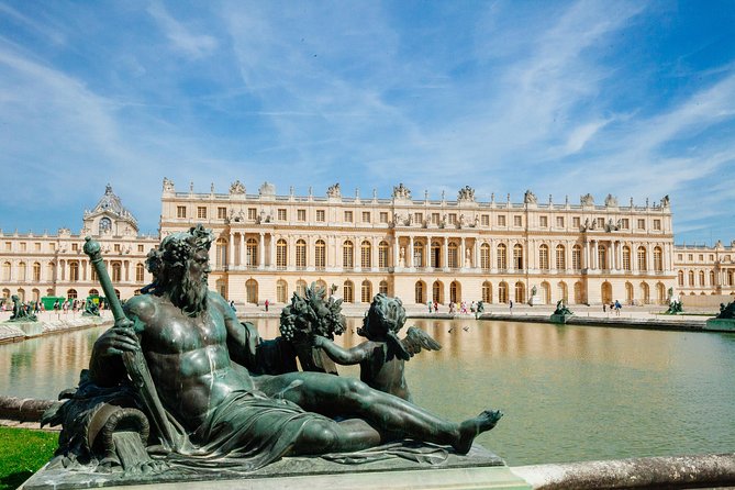 Small Group VIP Versailles Bike Tour w/ King's Apartments Access - Morning plan: train to Versailles, then bike and helmet