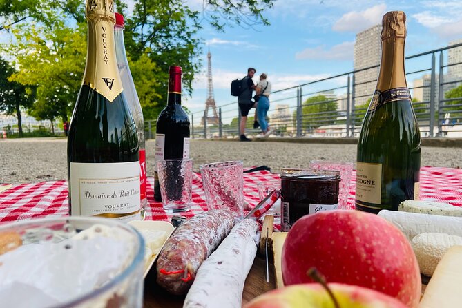 Sunset Picnic with View of Eiffel Tower and Live Music - Live Chanson Stories and Music Sets With Katie