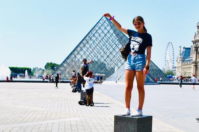 The Great Paris Layover: Private Tour with optional car upgrade - Shakespeare and Company to Rue de la Huchette, then the Saint-Michel handoff