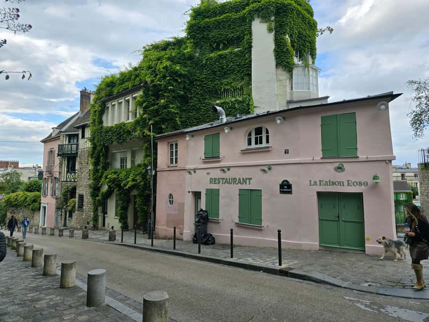 The historic district of Montmartre - Site Admissions and the Story Behind Each Stop