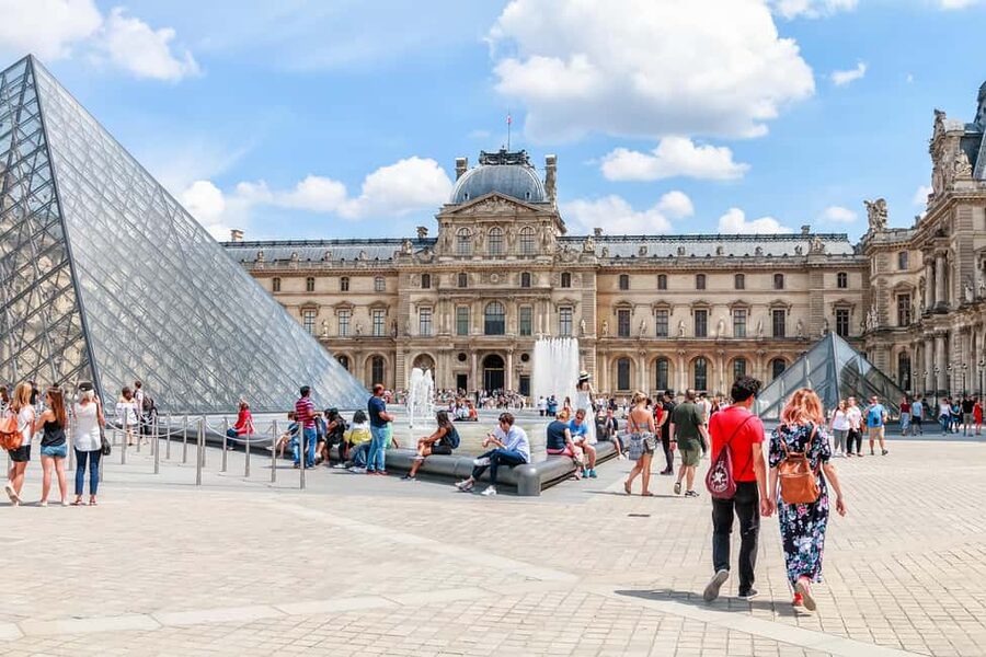 The Paris Pass® Plus: 90+ Attractions including The Louvre - Seine River Cruise with Bateaux Parisiens, plus breakfast and a champagne moment