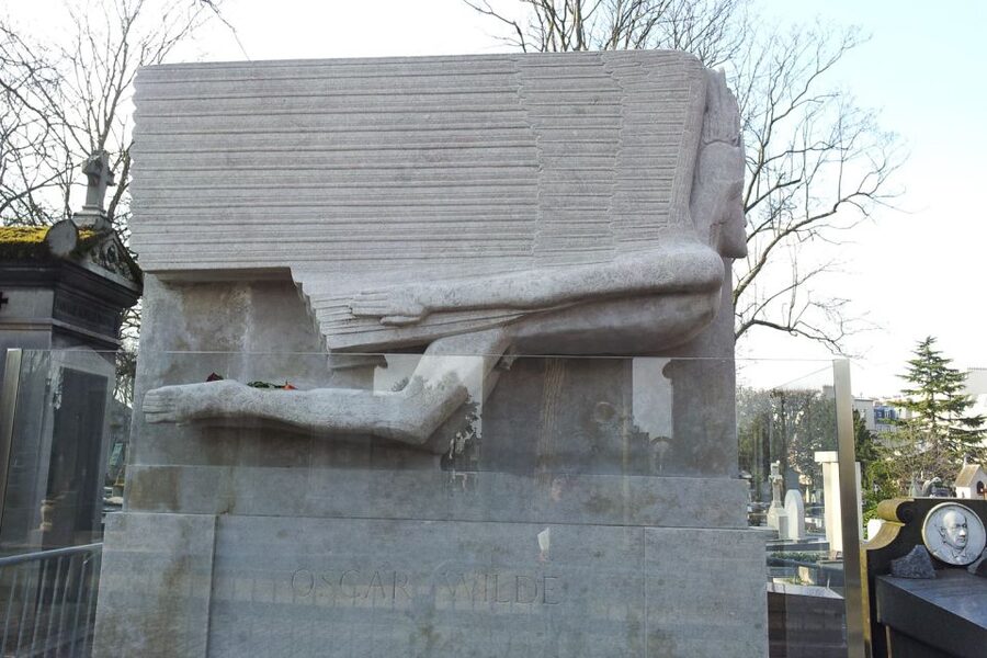 The Père Lachaise Cemetery: Guided 2-Hour Small-Group Tour - Why a guided walk matters at Père Lachaise