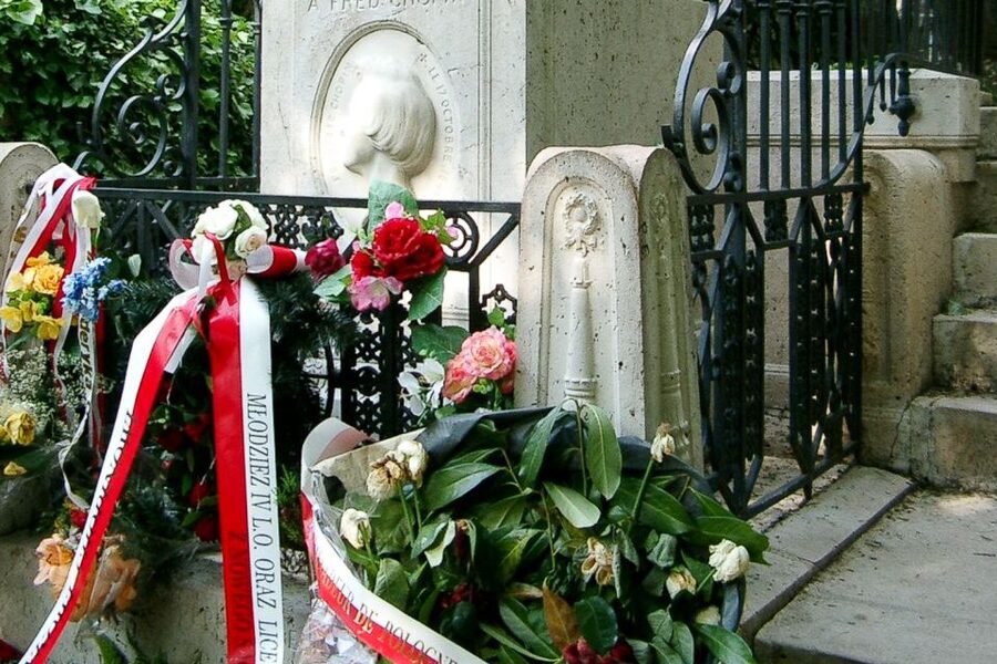 The Père Lachaise Cemetery: Guided 2-Hour Small-Group Tour - Chopin, Jim Morrison, Oscar Wilde, and friends: the part you came for