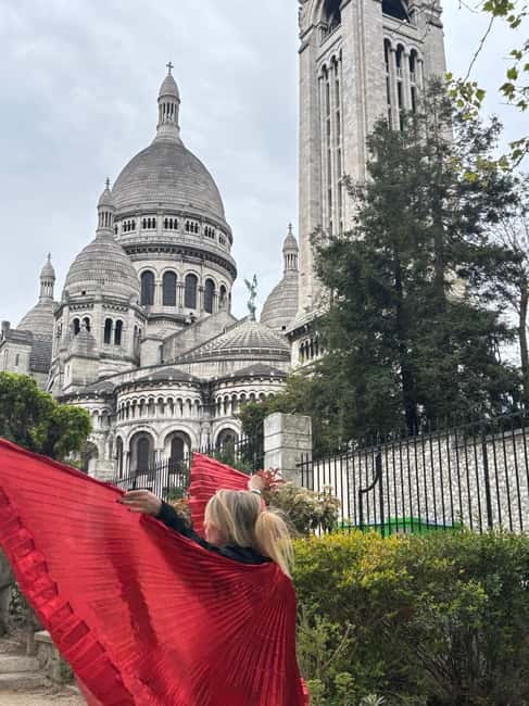 The voice of Montmartre is a must-see in Paris - Entering Montmartre through a soprano’s voice