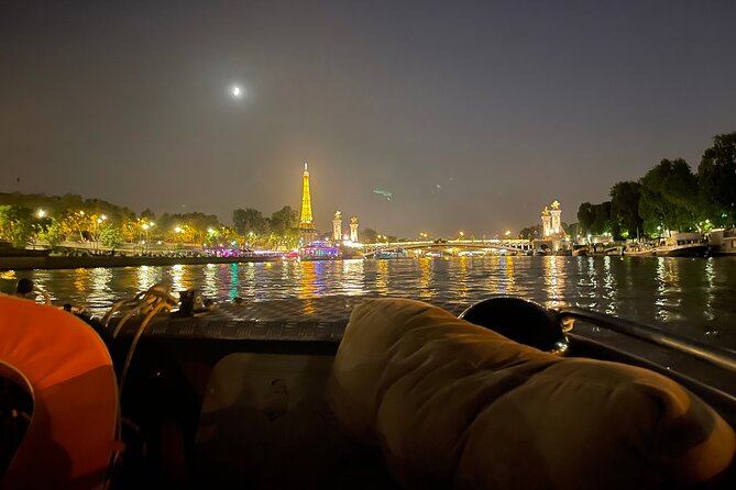 Top Private Cruises in Paris with French Champagne and surprises - Pont Neuf: the oldest stone bridge vibe