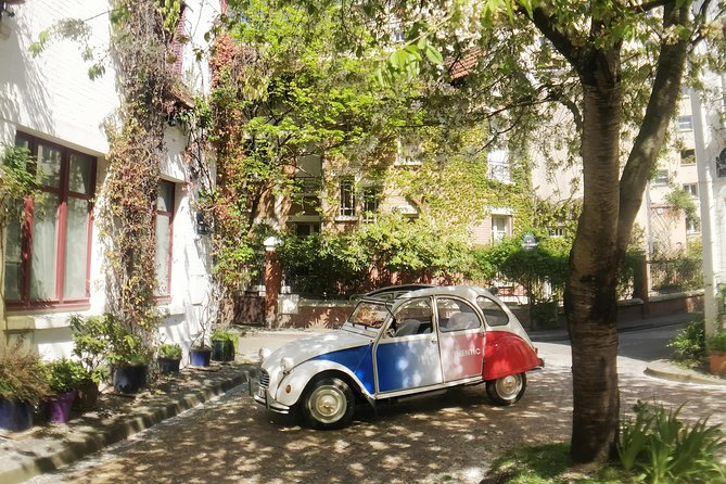Tour in a vintage car with a Parisian - Why a tricolor 2CV tour is a smart way to see Paris fast