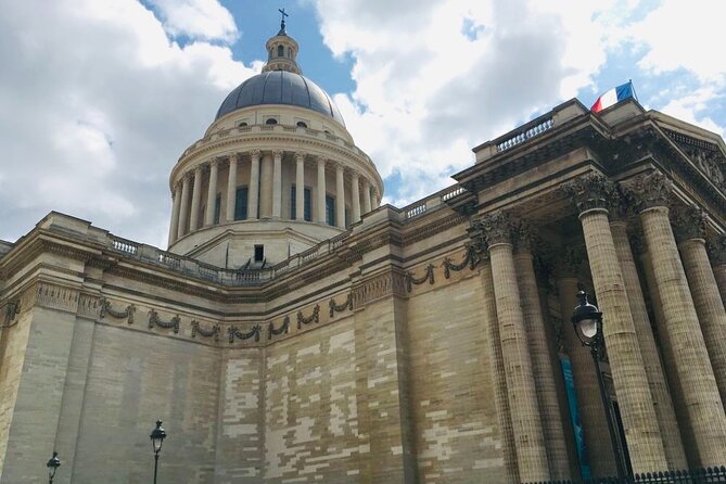Treasure Hunt in Paris – From the Panthéon to the Louvre - Place Dauphine, Pont Neuf, and Pont des Arts, Leading You to the Final Code