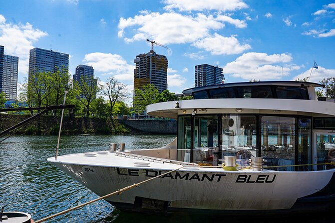 Unlimited brunch cruise on the Seine - Stop 4: The Eiffel Tower Rooftop Moment You’ll Actually Use