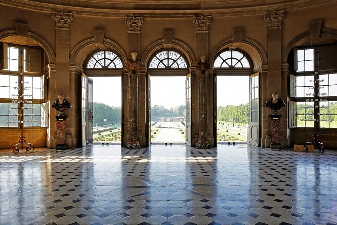 Vaux-le-Vicomte Castle Day Trip with Chateaubus Shuttle - Chateau rooms plus carriage museum: what to prioritize